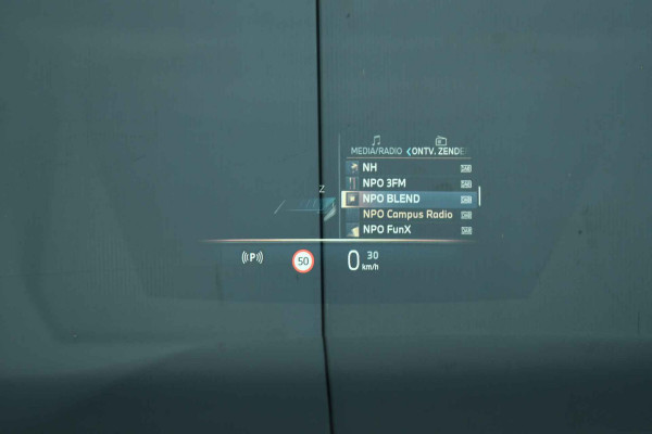 BMW 5 Serie Touring 520i M-Sport Pano Trekh ACC 360 H/K HUD 21inch Stoelventilatie
