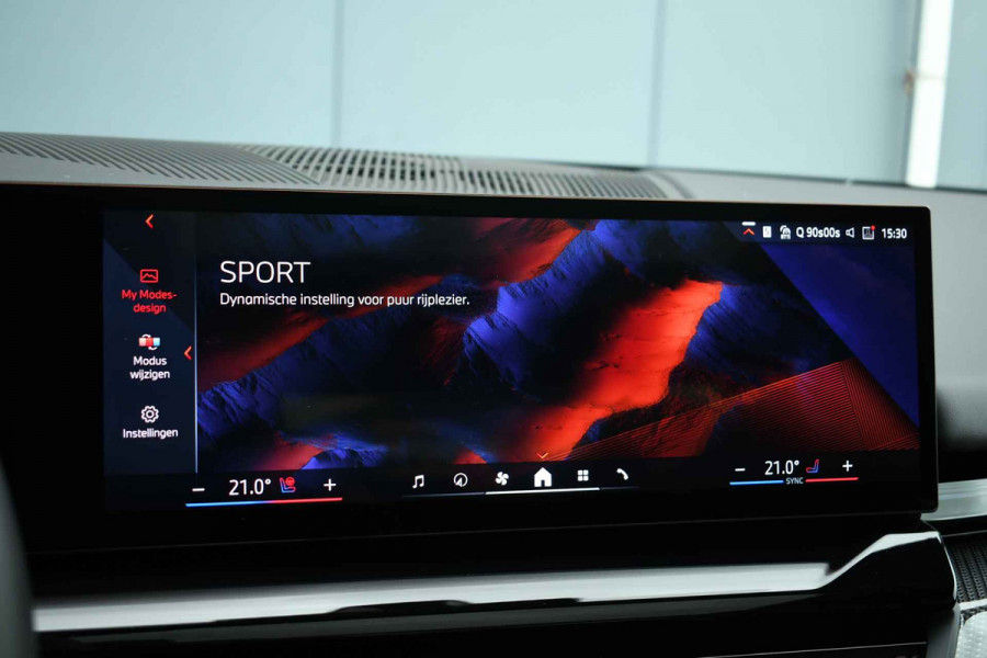 BMW 5 Serie Touring 520i M-Sport Pano Trekh ACC 360 H/K HUD 21inch Stoelventilatie