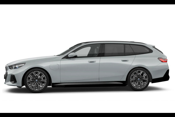 BMW 5 Serie Touring 520i M-Sport Pano Trekh ACC 360 H/K HUD 21inch Stoelventilatie