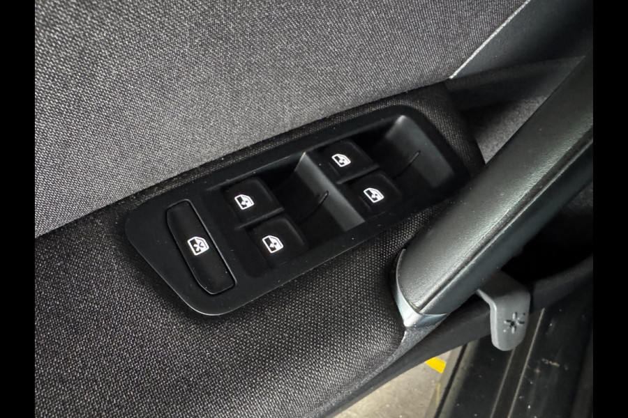 Volkswagen Golf 1.0 TSI Highline Business R AUTOMAAT CLIMAAT CONTROL MULTI STUUR CARPLAY