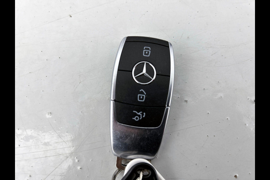 Mercedes-Benz EQC 400 4MATIC AMG Premium 80 kWh BLACK-LINE | TREKHAAK | SCHUIFDAK | EL. ACHTERKLEP