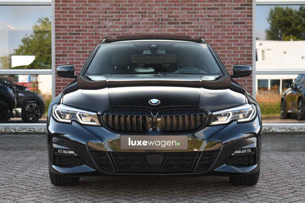 BMW 3 Serie Touring 330e M-Sport Pano HUD El-zetels laser-LED Camera