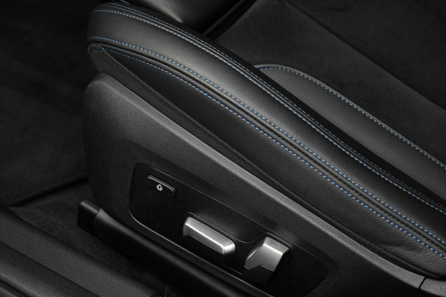 BMW 3 Serie Touring 330e M-Sport Pano HUD El-zetels laser-LED Camera