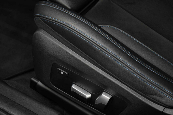 BMW 3 Serie Touring 330e M-Sport Pano HUD El-zetels laser-LED Camera