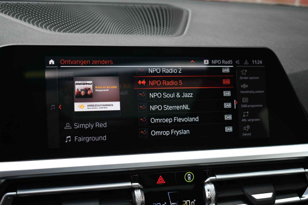 BMW 3 Serie Touring 330e M-Sport Pano HUD El-zetels laser-LED Camera