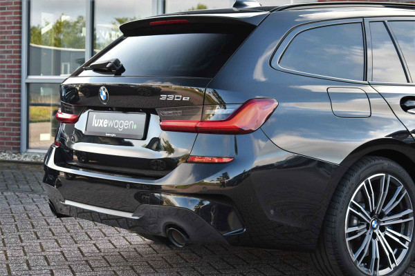 BMW 3 Serie Touring 330e M-Sport Pano HUD El-zetels laser-LED Camera