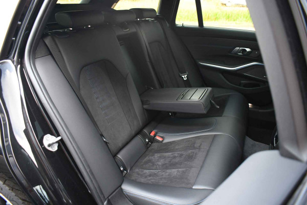 BMW 3 Serie Touring 330e M-Sport Pano HUD El-zetels laser-LED Camera