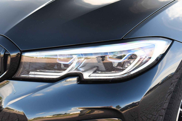 BMW 3 Serie Touring 330e M-Sport Pano HUD El-zetels laser-LED Camera