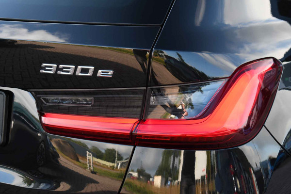 BMW 3 Serie Touring 330e M-Sport Pano HUD El-zetels laser-LED Camera