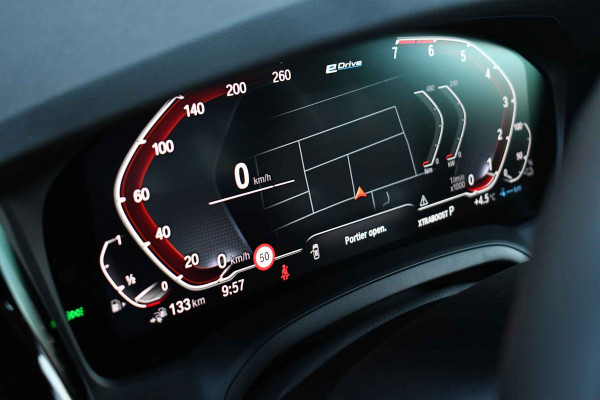 BMW 3 Serie Touring 330e M-Sport Pano HUD El-zetels laser-LED Camera