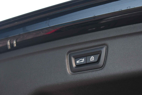 BMW 3 Serie Touring 330e M-Sport Pano HUD El-zetels laser-LED Camera