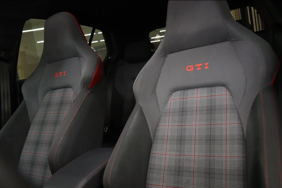 Volkswagen Golf 2.0 TSI GTI PANO/IQ-LIGHT/H&K/KEYLES/ VOLL