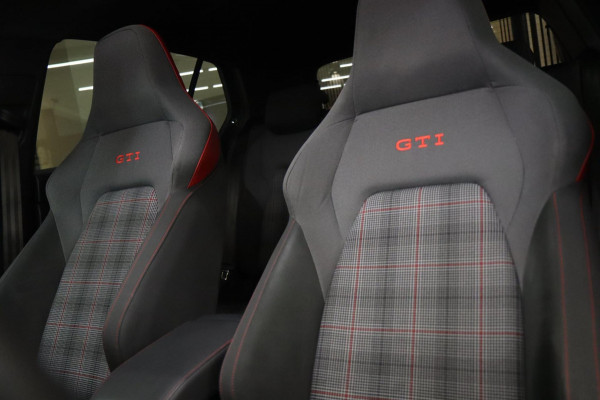 Volkswagen Golf 2.0 TSI GTI PANO/IQ-LIGHT/H&K/KEYLES/ VOLL