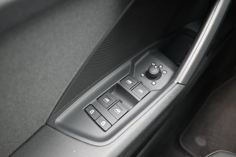 Audi A3 Limousine 30 TFSI Business Edition 110 PK Aut. Adaptive Virtual Keyless Stoelverwarming 17''