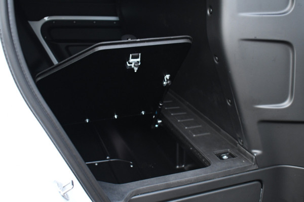 Land Rover Defender 110 3.0 D250 Luchtv Trekh ACC 22inch Yulong-grey BPM-vrij
