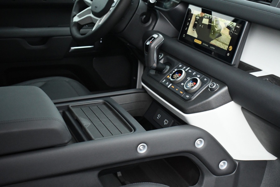 Land Rover Defender 110 3.0 D250 Luchtv Trekh ACC 22inch Yulong-grey BPM-vrij