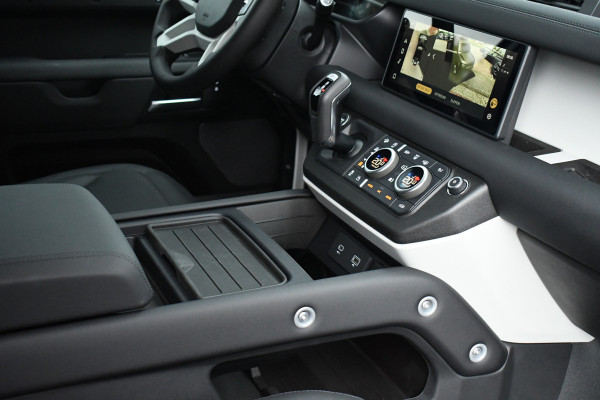 Land Rover Defender 110 3.0 D250 Luchtv Trekh ACC 22inch Yulong-grey BPM-vrij