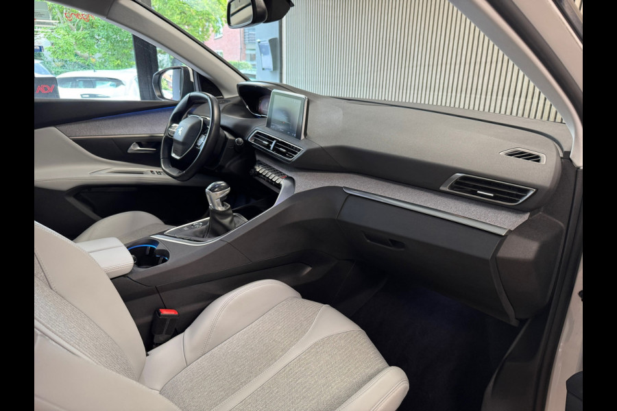 Peugeot 5008 1.2 PureTech Allure 7P. DEALER ONDERHOUDEN PANO CRUISE CONTROL CAMERA APPLE CARPLAY DODEHOEK