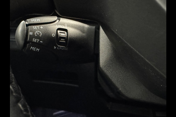 Peugeot 5008 1.2 PureTech Allure 7P. DEALER ONDERHOUDEN PANO CRUISE CONTROL CAMERA APPLE CARPLAY DODEHOEK