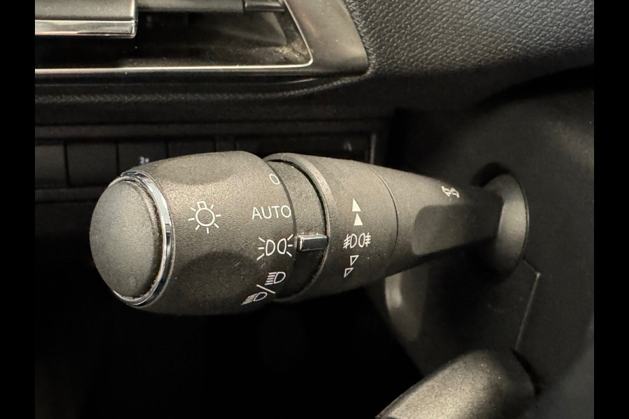 Peugeot 5008 1.2 PureTech Allure 7P. DEALER ONDERHOUDEN PANO CRUISE CONTROL CAMERA APPLE CARPLAY DODEHOEK