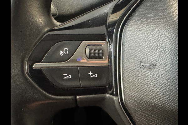 Peugeot 5008 1.2 PureTech Allure 7P. DEALER ONDERHOUDEN PANO CRUISE CONTROL CAMERA APPLE CARPLAY DODEHOEK