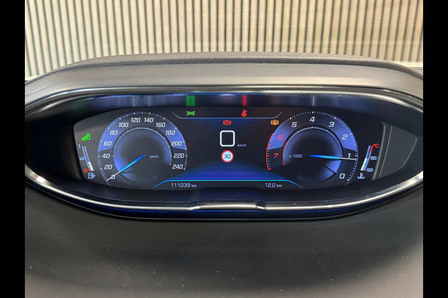 Peugeot 5008 1.2 PureTech Allure 7P. DEALER ONDERHOUDEN PANO CRUISE CONTROL CAMERA APPLE CARPLAY DODEHOEK