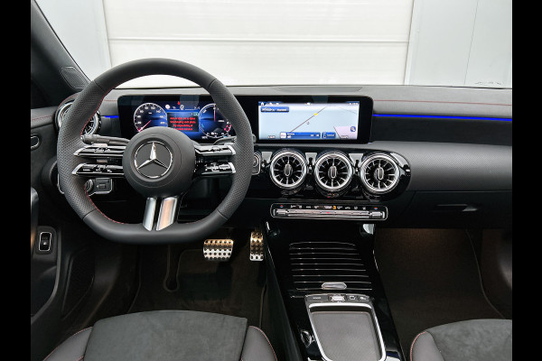 Mercedes-Benz CLA-Klasse 250 e Business Solution AMG | Smartphone integratie | Panoramaschuifdak | Stoelverwarming voor | Multibeam LED | KEYLESS GO | Draadloos oplaadsysteem voor smartphone |
