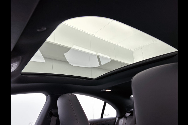 Mercedes-Benz CLA-Klasse 250 e Business Solution AMG | Smartphone integratie | Panoramaschuifdak | Stoelverwarming voor | Multibeam LED | KEYLESS GO | Draadloos oplaadsysteem voor smartphone |