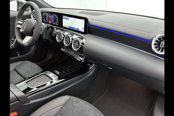 Mercedes-Benz CLA-Klasse 250 e Business Solution AMG | Smartphone integratie | Panoramaschuifdak | Stoelverwarming voor | Multibeam LED | KEYLESS GO | Draadloos oplaadsysteem voor smartphone |