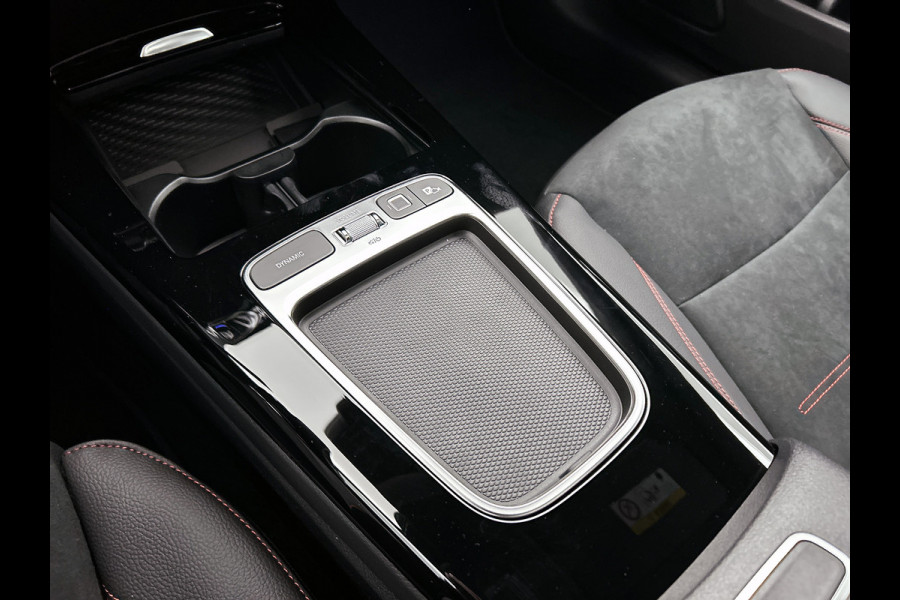 Mercedes-Benz CLA-Klasse 250 e Business Solution AMG | Smartphone integratie | Panoramaschuifdak | Stoelverwarming voor | Multibeam LED | KEYLESS GO | Draadloos oplaadsysteem voor smartphone |