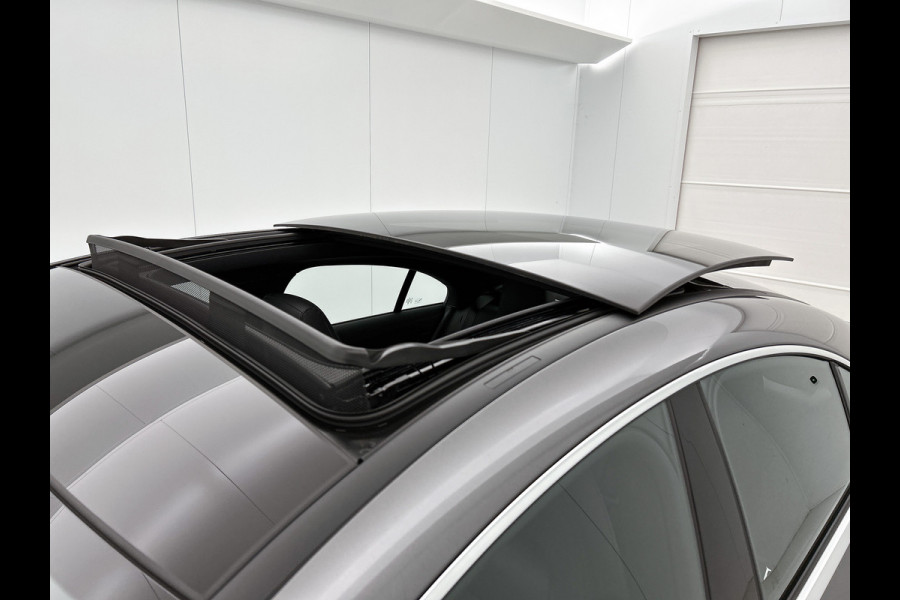 Mercedes-Benz CLA-Klasse 250 e Business Solution AMG | Smartphone integratie | Panoramaschuifdak | Stoelverwarming voor | Multibeam LED | KEYLESS GO | Draadloos oplaadsysteem voor smartphone |