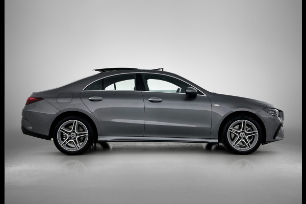 Mercedes-Benz CLA-Klasse 250 e Business Solution AMG | Smartphone integratie | Panoramaschuifdak | Stoelverwarming voor | Multibeam LED | KEYLESS GO | Draadloos oplaadsysteem voor smartphone |