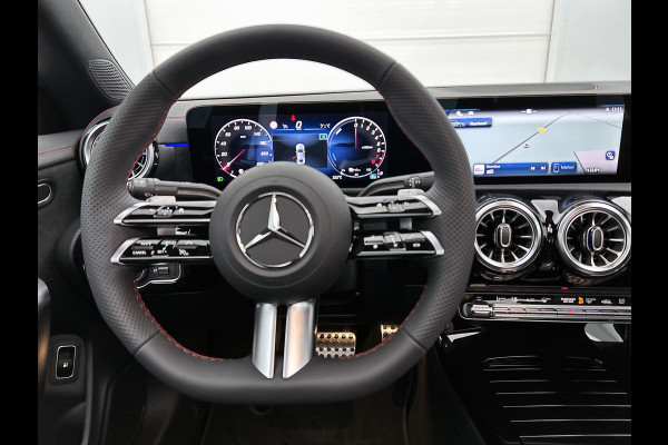 Mercedes-Benz CLA-Klasse 250 e Business Solution AMG | Smartphone integratie | Panoramaschuifdak | Stoelverwarming voor | Multibeam LED | KEYLESS GO | Draadloos oplaadsysteem voor smartphone |