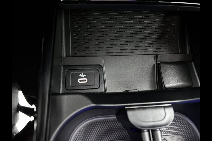 Mercedes-Benz CLA-Klasse 250 e Business Solution AMG | Smartphone integratie | Panoramaschuifdak | Stoelverwarming voor | Multibeam LED | KEYLESS GO | Draadloos oplaadsysteem voor smartphone |
