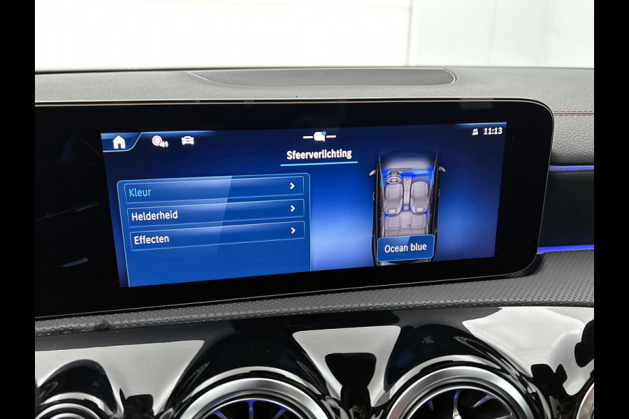 Mercedes-Benz CLA-Klasse 250 e Business Solution AMG | Smartphone integratie | Panoramaschuifdak | Stoelverwarming voor | Multibeam LED | KEYLESS GO | Draadloos oplaadsysteem voor smartphone |