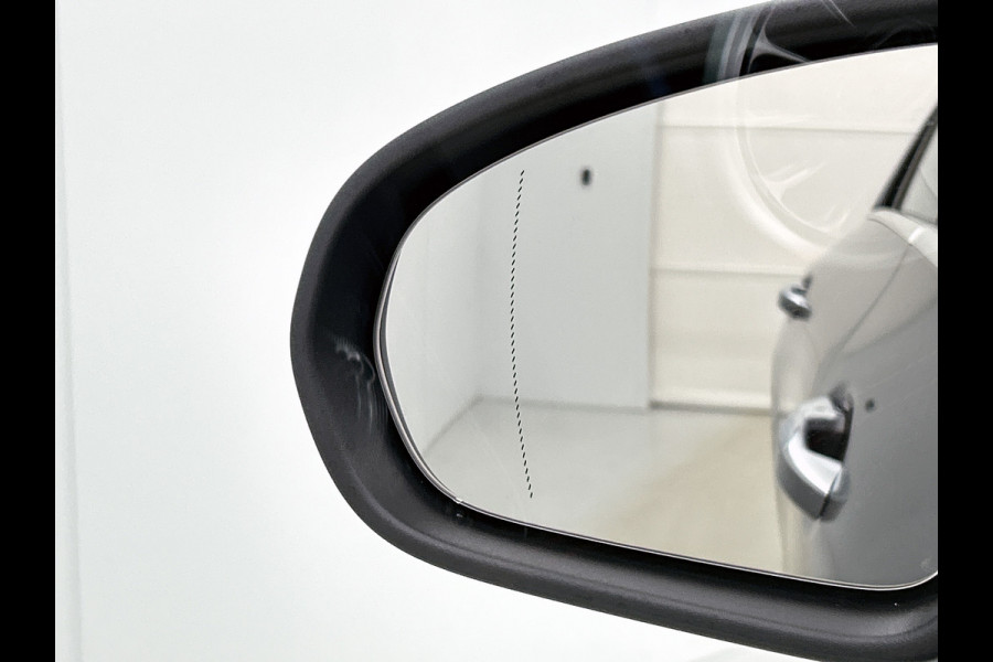 Mercedes-Benz CLA-Klasse 250 e Business Solution AMG | Smartphone integratie | Panoramaschuifdak | Stoelverwarming voor | Multibeam LED | KEYLESS GO | Draadloos oplaadsysteem voor smartphone |