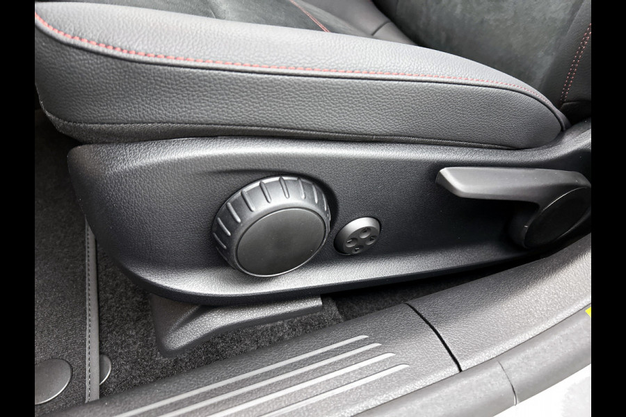 Mercedes-Benz CLA-Klasse 250 e Business Solution AMG | Smartphone integratie | Panoramaschuifdak | Stoelverwarming voor | Multibeam LED | KEYLESS GO | Draadloos oplaadsysteem voor smartphone |