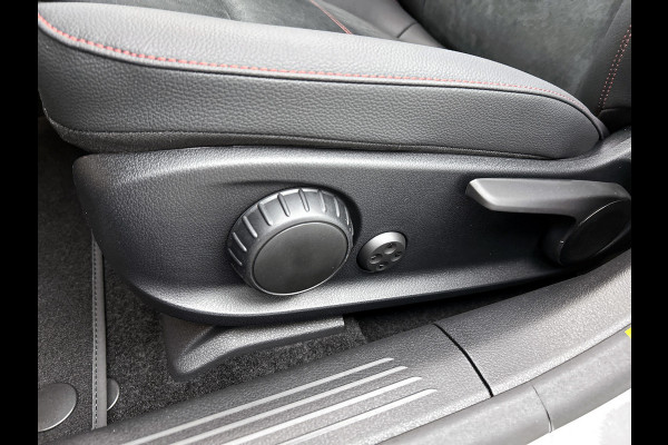 Mercedes-Benz CLA-Klasse 250 e Business Solution AMG | Smartphone integratie | Panoramaschuifdak | Stoelverwarming voor | Multibeam LED | KEYLESS GO | Draadloos oplaadsysteem voor smartphone |