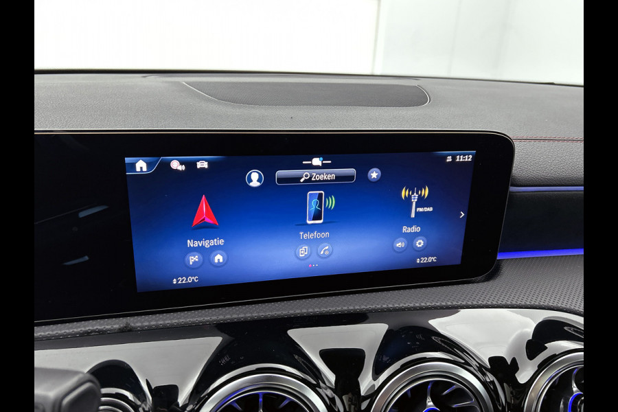 Mercedes-Benz CLA-Klasse 250 e Business Solution AMG | Smartphone integratie | Panoramaschuifdak | Stoelverwarming voor | Multibeam LED | KEYLESS GO | Draadloos oplaadsysteem voor smartphone |
