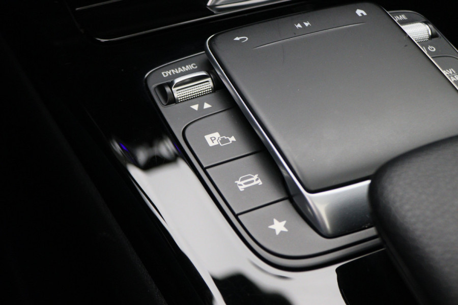 Mercedes-Benz CLA-Klasse 250 e Business Solution AMG Limited Panoramadak, Memory, Matrix LED, Sfeerverlichting, Apple Carplay, DAB