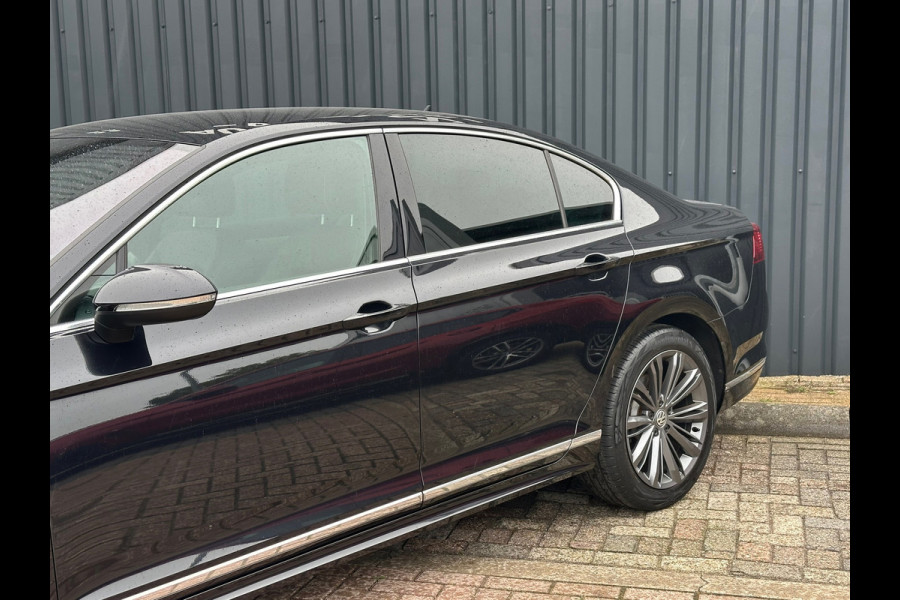 Volkswagen Passat 1.5 TSI Elegance Business R Line