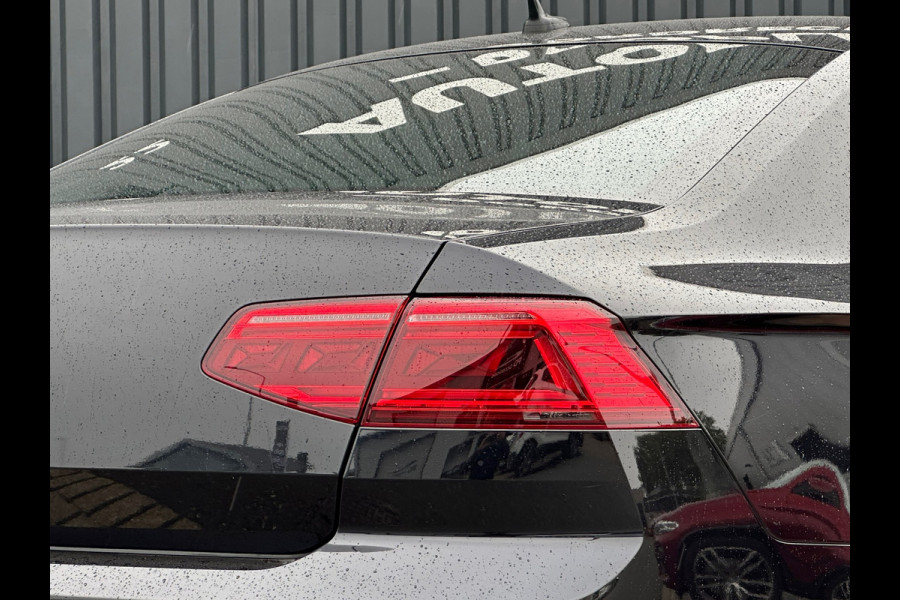 Volkswagen Passat 1.5 TSI Elegance Business R Line