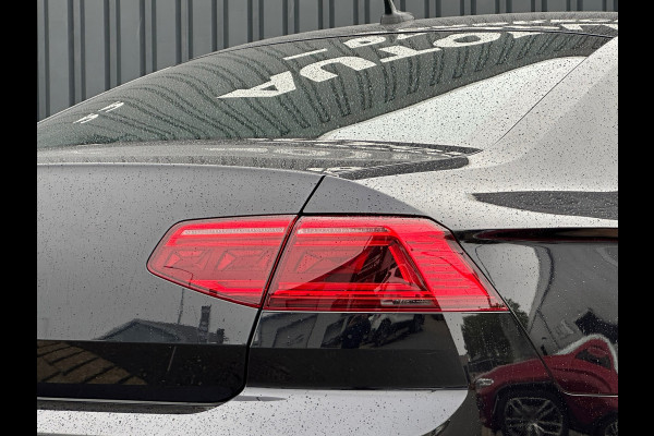 Volkswagen Passat 1.5 TSI Elegance Business R Line
