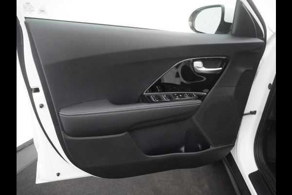 Kia e-Niro DynamicLine 39.2kWh - SOH 97,2% - Apple CarPlay/Android Auto - Achteruitrijcamera - Cruise Control - Navigatie - Climate Control - Fabrieksgarantie tot 05-2028