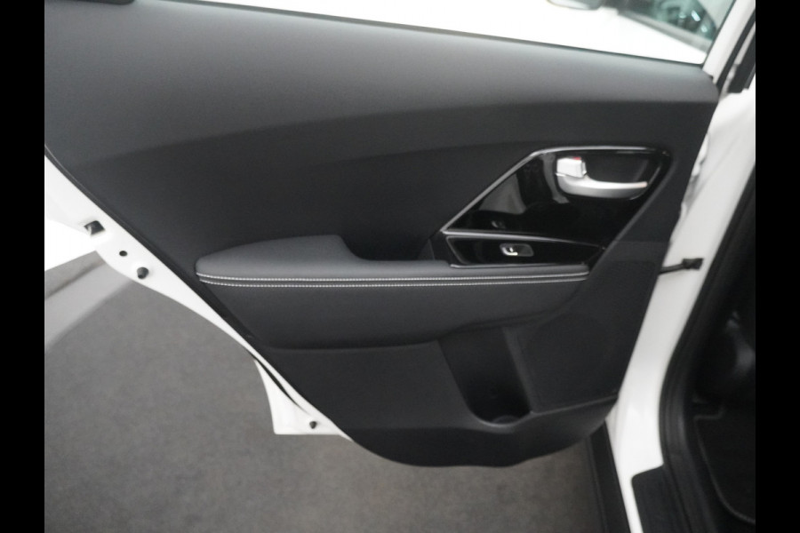 Kia e-Niro DynamicLine 39.2kWh - SOH 97,2% - Apple CarPlay/Android Auto - Achteruitrijcamera - Cruise Control - Navigatie - Climate Control - Fabrieksgarantie tot 05-2028