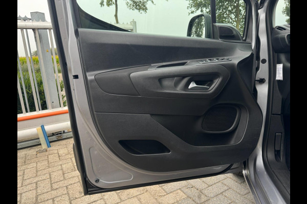 Opel Combo Tour 1.2 Turbo L2H1 Edition 7p. TREKHAAK / CAMERA / VOORRUIT VERW. / NAVI / CRUISE / WARNINGSPOTS / STUURVERW. / PDC