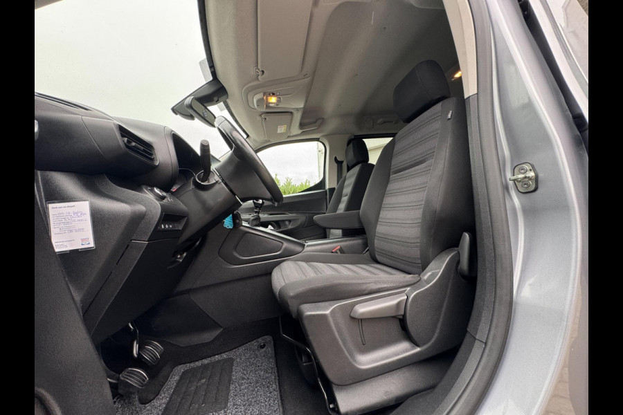 Opel Combo Tour 1.2 Turbo L2H1 Edition 7p. TREKHAAK / CAMERA / VOORRUIT VERW. / NAVI / CRUISE / WARNINGSPOTS / STUURVERW. / PDC