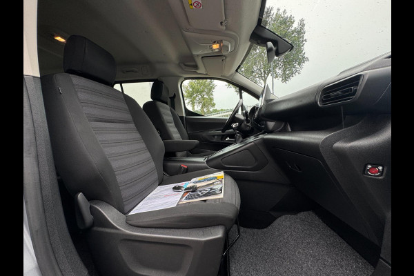 Opel Combo Tour 1.2 Turbo L2H1 Edition 7p. TREKHAAK / CAMERA / VOORRUIT VERW. / NAVI / CRUISE / WARNINGSPOTS / STUURVERW. / PDC