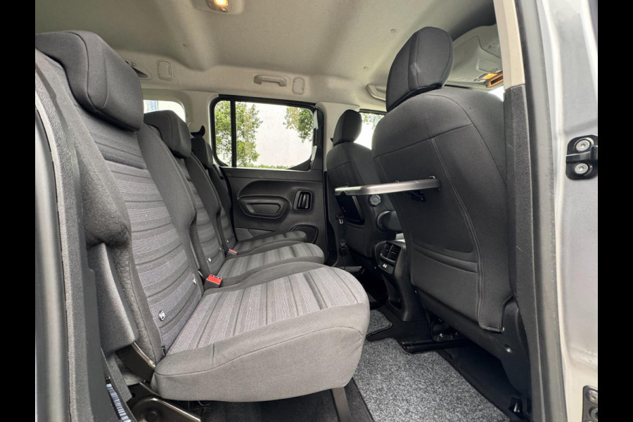 Opel Combo Tour 1.2 Turbo L2H1 Edition 7p. TREKHAAK / CAMERA / VOORRUIT VERW. / NAVI / CRUISE / WARNINGSPOTS / STUURVERW. / PDC