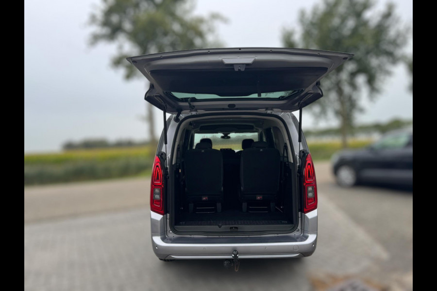 Opel Combo Tour 1.2 Turbo L2H1 Edition 7p. TREKHAAK / CAMERA / VOORRUIT VERW. / NAVI / CRUISE / WARNINGSPOTS / STUURVERW. / PDC
